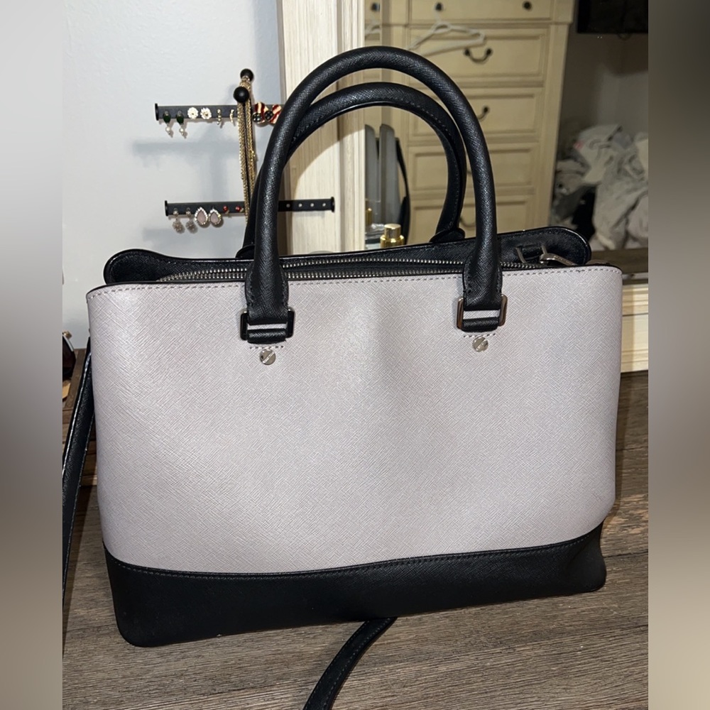 Michael Kors Color Block Saffron Leather Purse. - Picture 2 of 8